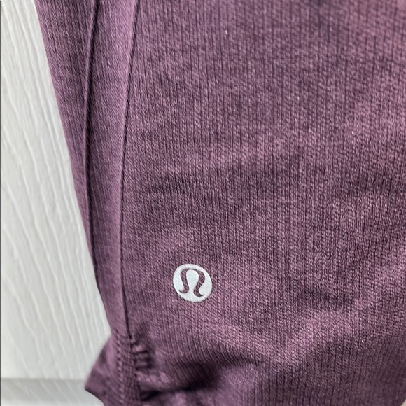 Lululemon in the flow cropped leggings - Picture 4 of 9
